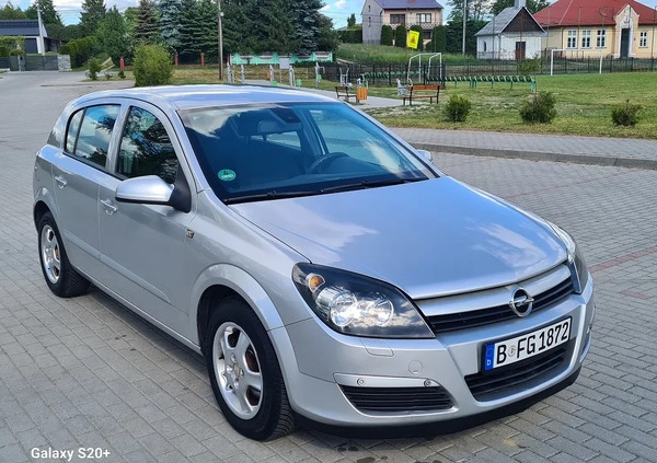 Opel Astra cena 12900 przebieg: 200000, rok produkcji 2005 z Braniewo małe 56